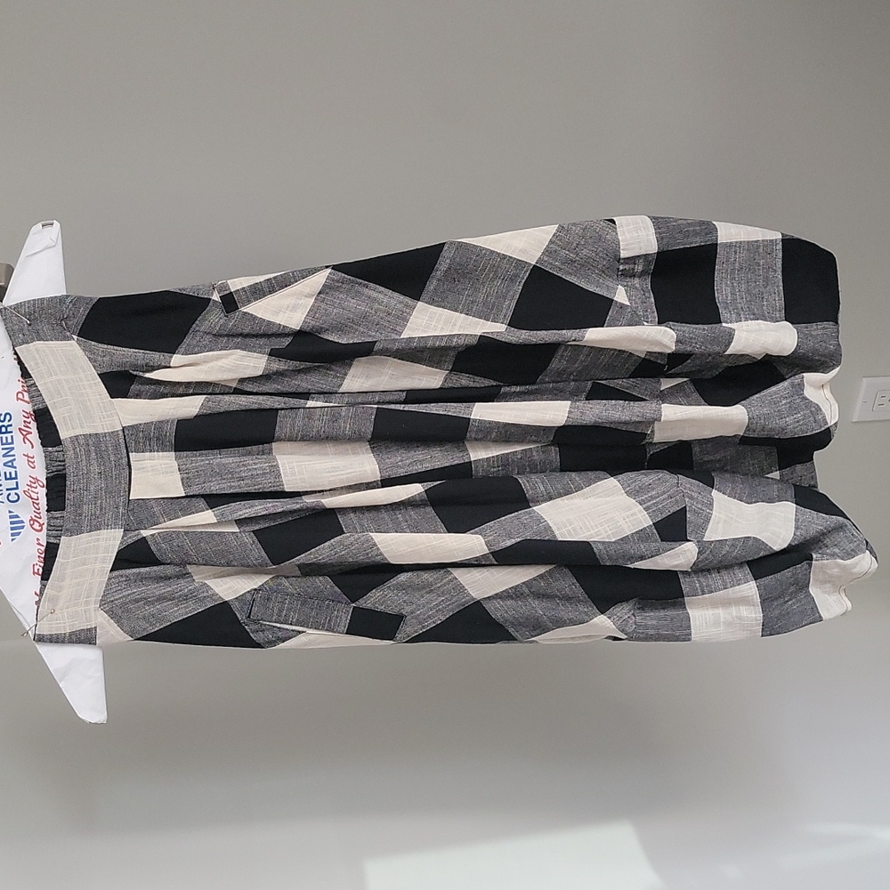 Black and cream plaid skirt